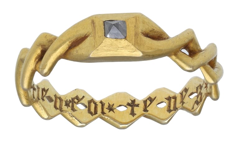 باحث عن المعادن يكتشف خاتما مرصع بالماس من العصور الوسطى تقدر قيمته بـ 47 ألف دولار