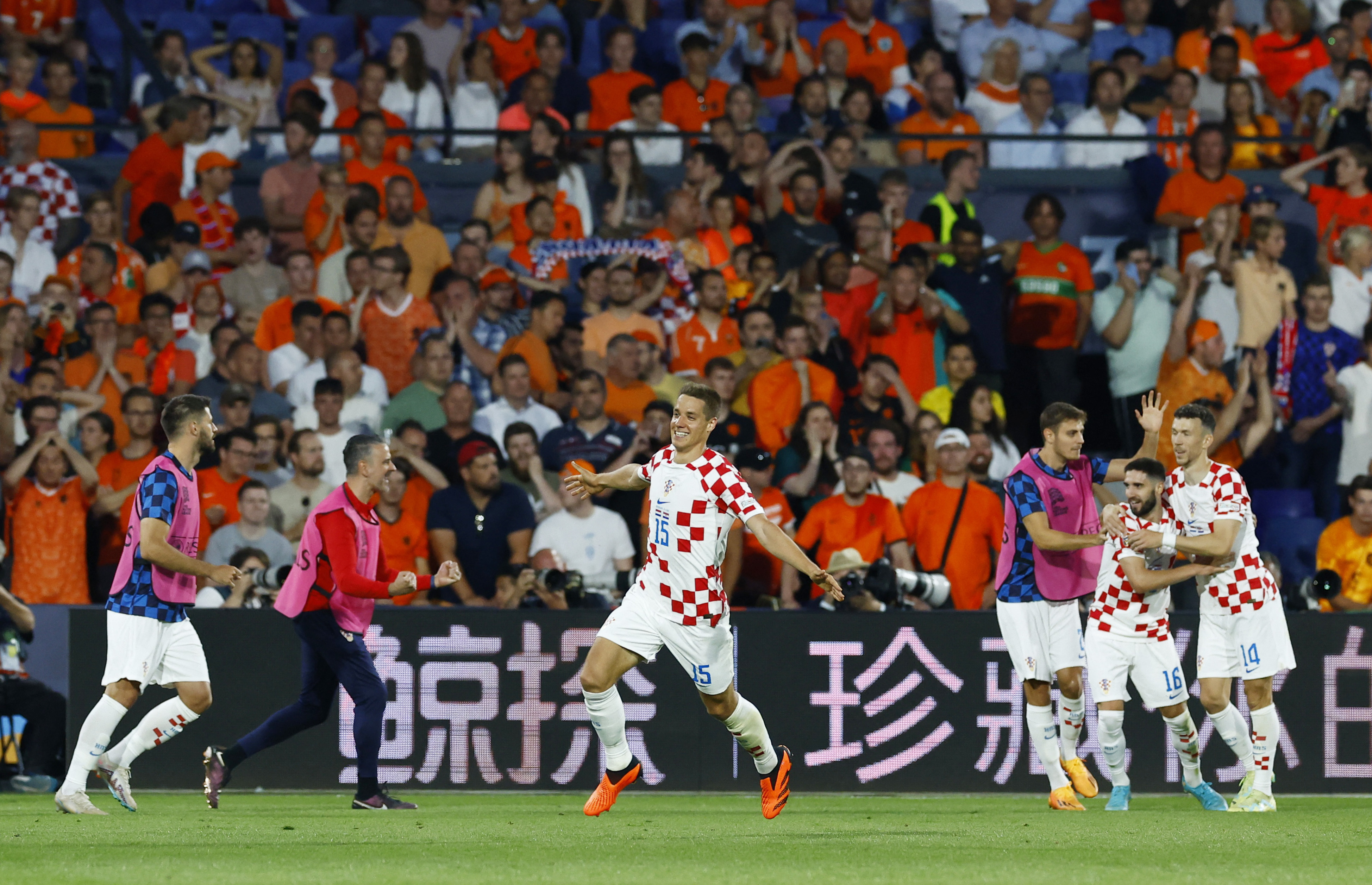 هولندا ضد كرواتيا (14)