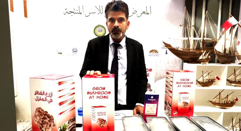 من البحرين شارك علي محمد في المعرض العربي للأسر المنتجة.