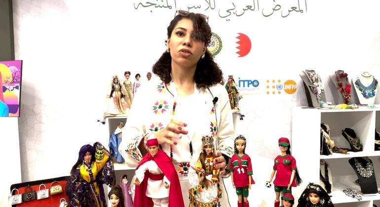 فاطمة الزهراء شابة من المغرب صاحبة مشروع "يطو" المتخصص في صناعة الدمى باللباس المغربي التقليدي وقد شاركت في المعرض العربي للأسر المنتجة.