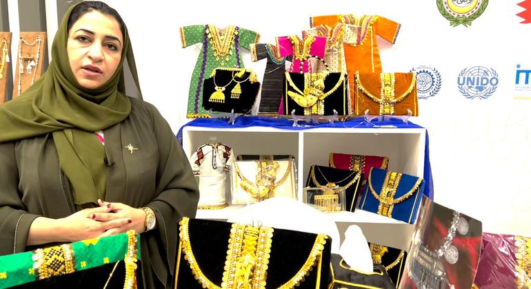 السيدة دينا الزين من سلطنة عمان شاركت في المعرض العربي للأسر المنتجة.