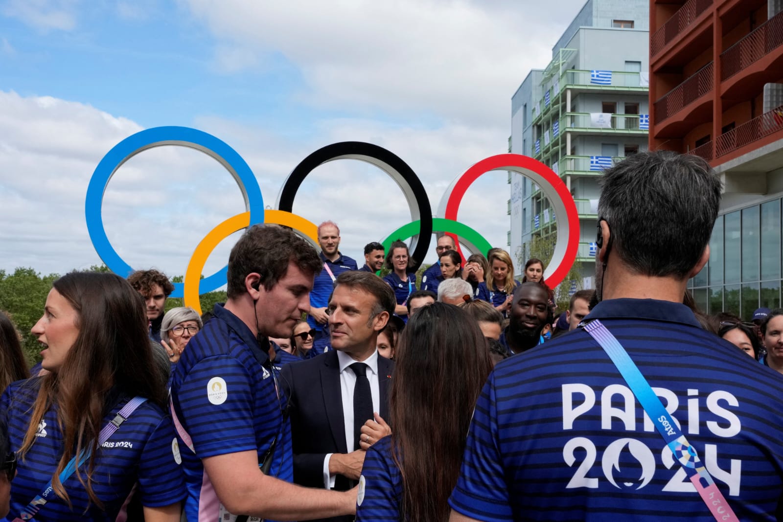 ماكرون يزور القرية الأولمبية قبل إنطلاق أولمبياد باريس