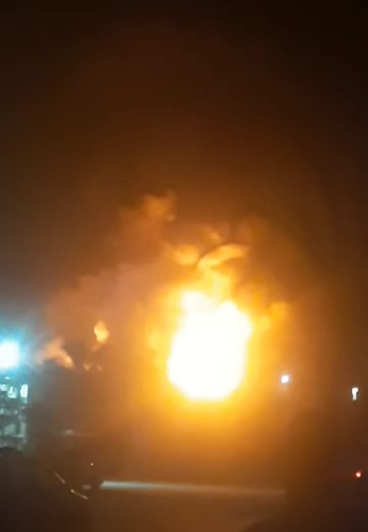 حريق بمصنع في المنطقة الصناعية بمدينة 6 أكتوبر (2)