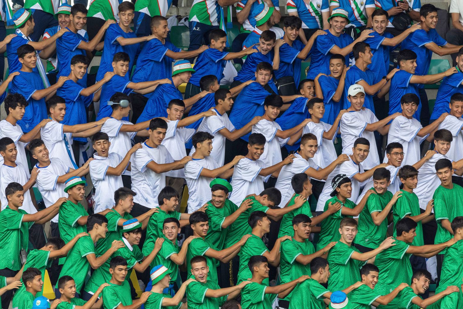 مشجعو اوزباكستان