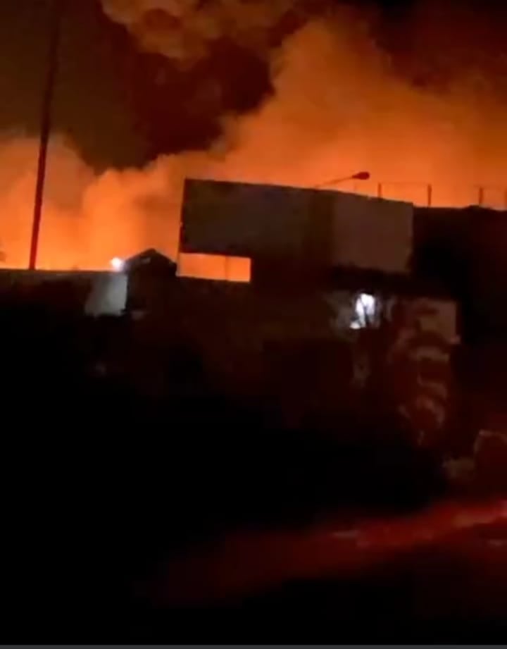 حريق بمصنع في المنطقة الصناعية بمدينة 6 أكتوبر (1)