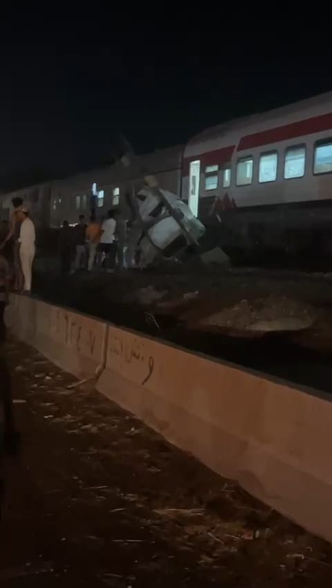 أول صور لحادث تصادم قطار بسيارة نقل بمقطورة بالمنوفية (2)